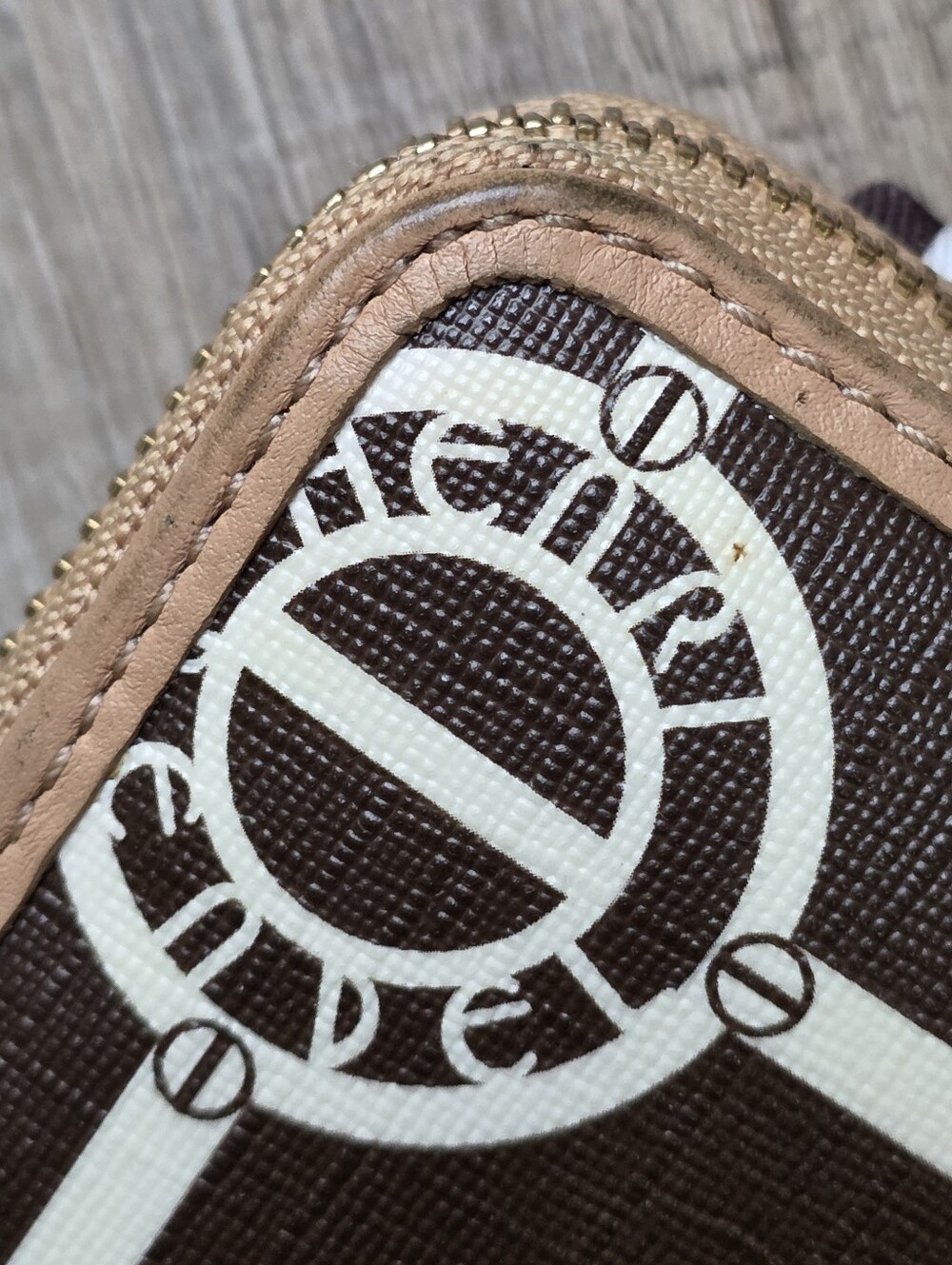 Henri Bendel Monogrammed Wallet And Dust Bag - Picture 9 of 16